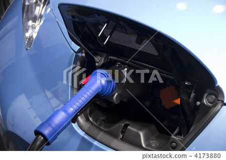 電動汽車充電過程中 4173880