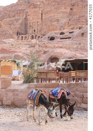 The way to Petra Eddil The way to Petra Eddil 4177035