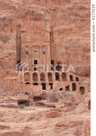 Tomb of Petra Arn 4177039