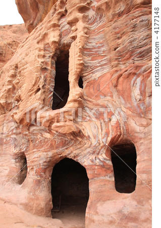 Petra royal tomb 4177148