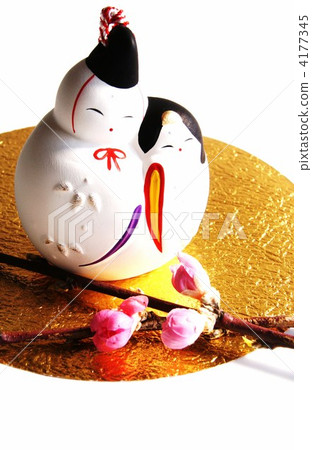 拿著高度的桃子在陶器拿著小雞·漢字紙 4177345