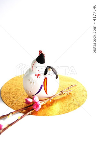Peach flower vertical position in pottery holding chicks · Kanji paper 4177346