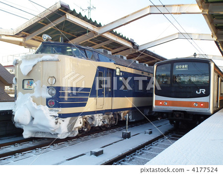 Wakuwaku Dream 583 Series Nishi-Funabashi Station 4177524