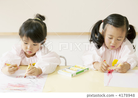 Painting kindergarten Painting kindergarten 4178948