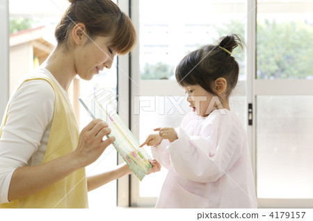 讀書的老師和孩子 4179157