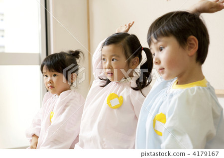 Children holding hands Children holding hands 4179167