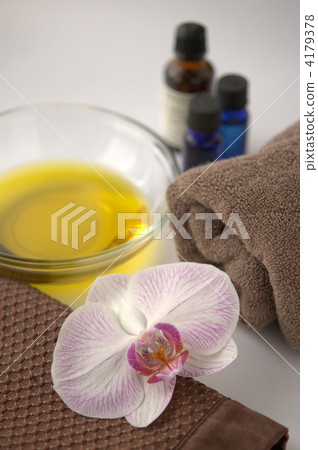 Orchid with aromatic oil 4179378
