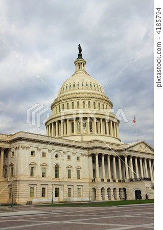 Front of the US Capitol 4185794