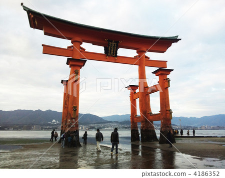 廣島宮島島島神社國寶重要文化財產鳥居 4186352