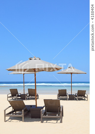 在努沙杜瓦海灘 4188404