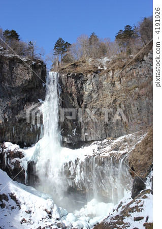 華嚴瀑佈在冬天 4191926