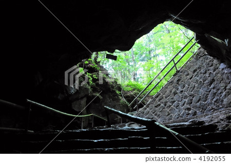 Yamanashi prefecture Narusawa village natural treasure Narusawa wind hole 4192055