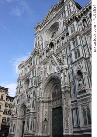 Front of the Cathedral of Santa Maria del Fiore 4198654