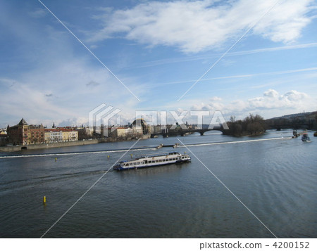 Ship and Prague Ship and Prague 4200152