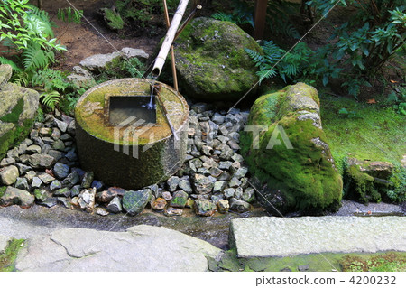 石製洗手台 日本花園的石製洗手盆 石頭水盆 4200232