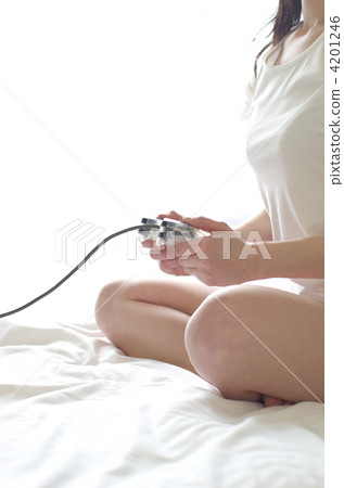 Women playing games 4201246