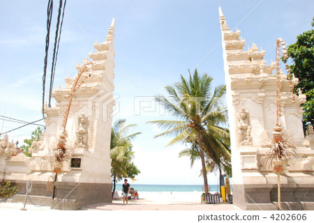 Kuta beach's "broken gate" (Kuta / Bali / Indonesia) 4202606