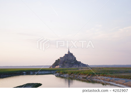 黃昏時分在聖米歇爾中部 4202907