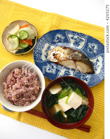 醃製蔬菜醃製的烤魚（Saura） 4203275