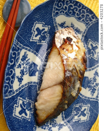 Grilled fish salted in pickled vegetables (Saura) 4203278