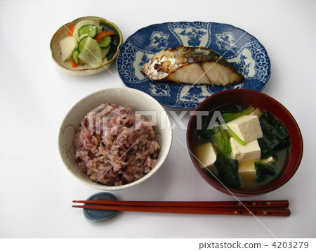 Grilled fish salted in pickled vegetables (Saura) Grilled fish salted in pickled vegetables (Saura) 4203279