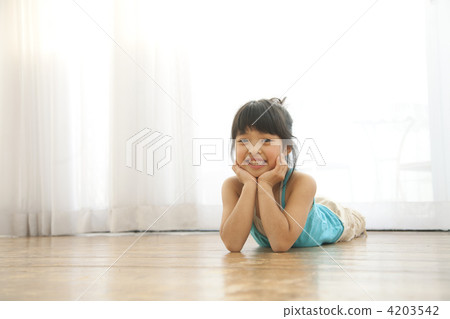 Girl with a cane 4203542