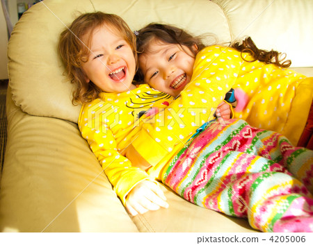 sister, sisters, younger 4205006