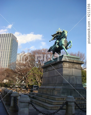 Statue of Kusunoki Masami of the Imperial Palace Garden 4211356