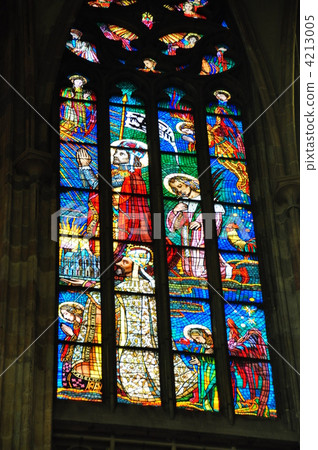 Prague Castle and St. Vitus Cathedral inside 4213005