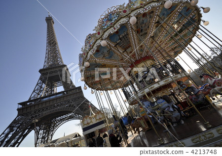 艾菲爾鐵塔和旋轉木馬 4213748