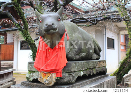 Beef statue of Kitano Tenman-gu 4215254