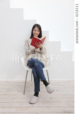 A woman reading a book 4216111