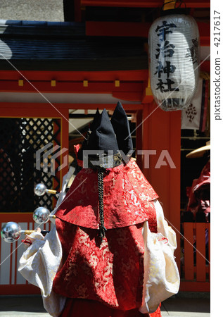 Mai of Uji Takara entering the main hall of Uji Shrine Mai of Uji Takara entering the main hall of Uji Shrine 4217617