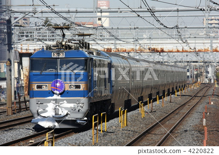 EF 510 500 series Hokutosei color + E26 series Cassiopeia 4220822