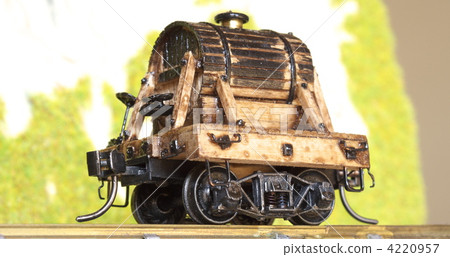 HO gauge model of American type wooden tank car 4220957