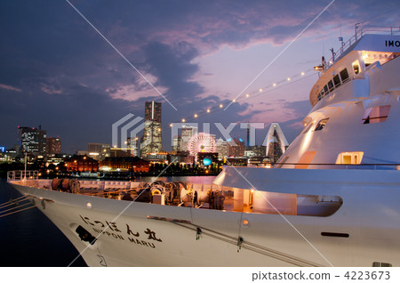 Cruise ship Cruise ship 4223673
