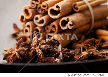 Star aniseed and cinnamon sticks Star aniseed and cinnamon sticks 4227605