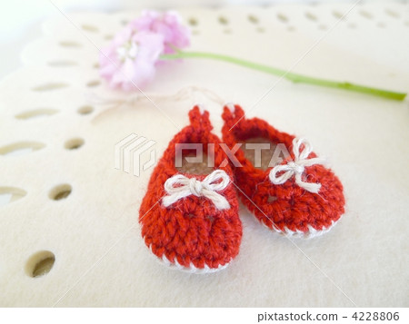 Red baby shoes 4228806