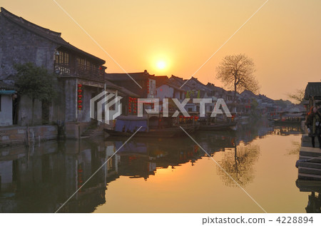 Nishitan of sunset 4228894