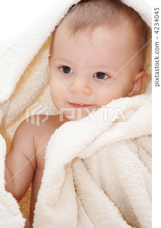 smiling baby in towel smiling baby in towel 4234045