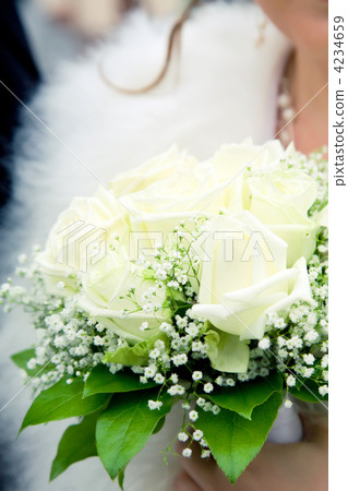 bride holding her wedding bouquet 4234659
