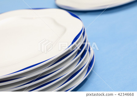 heap of plates heap of plates 4234668