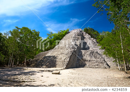 Mayan Nohoch Mul pyramid in Coba, Mexico Mayan Nohoch Mul pyramid in Coba, Mexico 4234859