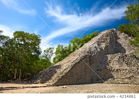 Mayan Nohoch Mul pyramid in Coba, Mexico Mayan Nohoch Mul pyramid in Coba, Mexico 4234861