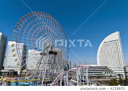Yokohama Minato Mirai 21 Ferris wheel with scenery 4238635