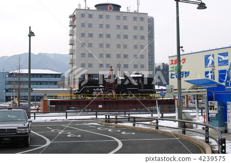 displaying, displayed, locomotive 4239575