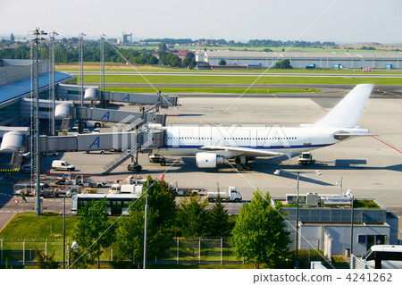 airplane at the gate 4241262