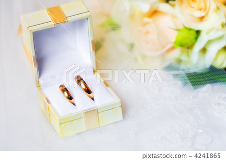 wedding rings in box with bouquet 4241865