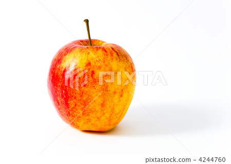 Red apple 4244760