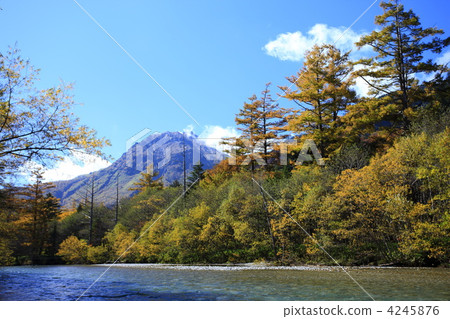 Autumn Yakedake and Azusakawa in Kamikochi Autumn Yakedake and Azusakawa in Kamikochi 4245876